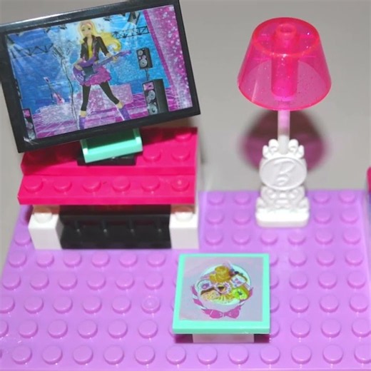 Building Barbie’s Fabulous Living Room | Mega Bloks Barbie Mansion #Shorts