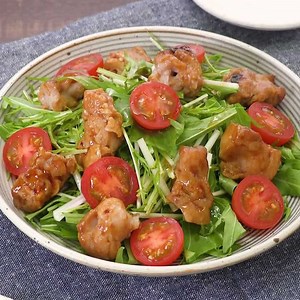 パパッと簡単！ 焼き鳥と水菜のさっぱりサラダのレシピ動画・作り方 | デリッシュキッチン