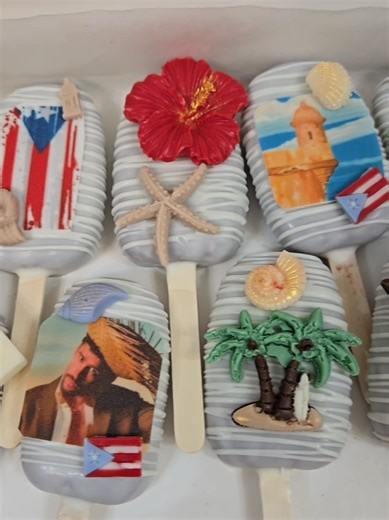 One dozen Puerto Rican–themed cake pops made with love and detail 🇵🇷🍰 Perfect for parties, gifts, and cultural celebrations! 📩 DM The Sweet Dip Spot to place your order #PuertoRicanDesserts #CakePops #CulturalSweets #LatinaOwnedBusiness #HandmadeTreats