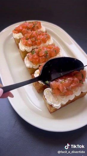 Receita de Entradinha Fácil e Divertida de Tartar de Salmão com Cream Cheese 🍣