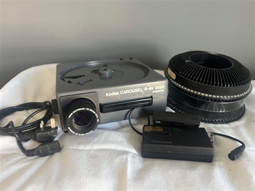 35mm Slide Projector - Kodak Carousel S-AV 2020 - IR Remote - Tested/video - Etsy UK