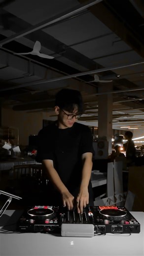 DJing in a architecture studio #dj #mashup #metroboomin