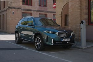U.S.-spec 2024 BMW X5 PHEV (Plug-in Hybrid) gets extensive updates
