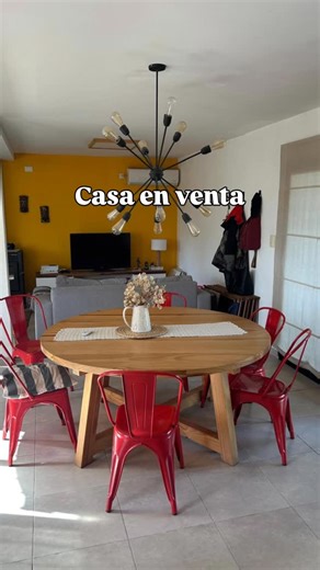 Inés Canale Propiedades on Instagram: "Casa en Venta 🌳Un barrio tranquilo, una casa cómoda y muy luminosa 🏡Comodidades: en planta baja living comedor con cocina integrada, toilette, galería, jardín y quincho abierto con parrilla. En planta alta 3 dormitorios y baño. 🛎️Escribime para coodienar una vista"