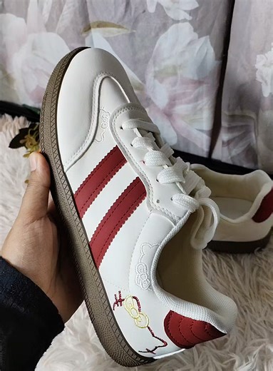 Stylish and Comfortable Women's Sneakers for Every Outfit