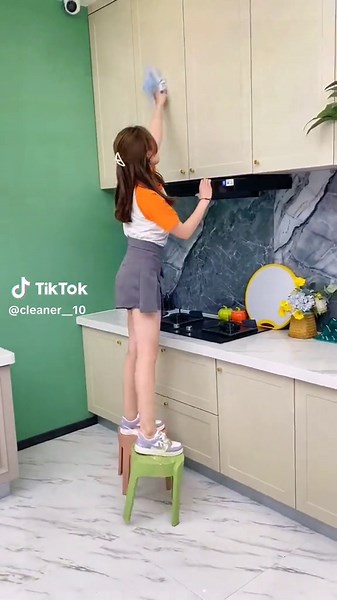 Triangle Mop for Effortless High Place Cleaning