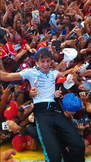 The first local to win at Monza in 60 years.Your moment, Italian fans 😍 #f1 #mercedesf1
