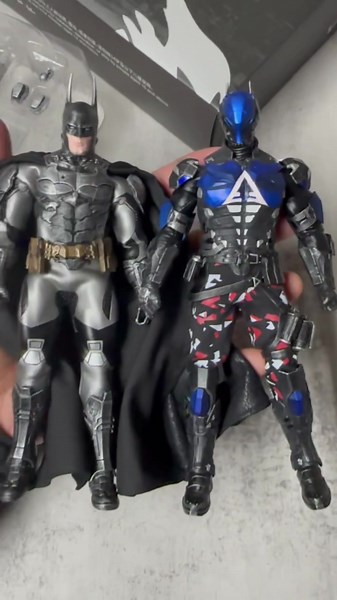 Extreme Toys Batman & Arkham Knight | DC Figures Unboxing