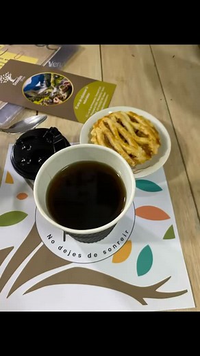 Bienvenidos a Dosojin Terra, un espacio creado con amor. Hoy te invitamos a recorrer nuestra tienda, ese rinconcito donde cada blend, cada infusión y cada detalle ha sido pensado para regalarte bienestar, calma y un momento solo para ti Aquí encontrarás: 🌱Tés en hebras y blends artesanales 🥤☕️Bebidas frías y calientes listas para disfrutar. Cada sabor que preparamos está hecho para abrazarte desde adentro y recordarte que mereces darte un respiro. Te esperamos con la mejor energía y ese toque 