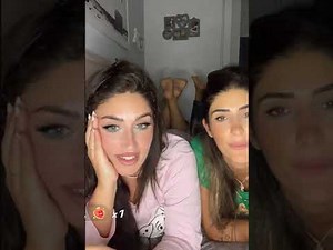 Double sisters soles in pose