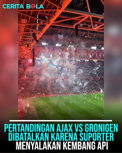 388K views · 3.7K reactions | Laga Ajax vs Groningen dihentikan setelah enam menit akibat ledakan kembang api di tribun. Aksi pyro itu dilakukan suporter untuk menghormati hooligan Tum, yang meninggal awal bulan ini. Namun wasit menarik pemain karena keamanan tak bisa dijamin. Ajax mengecam keras tindakan tersebut dan berjanji mengidentifikasi para pelaku. Pertandingan akan dilanjutkan Selasa pukul 14.30 tanpa penonton. ⚽ Sumber: TalkSport” | CERITA BOLA | Facebook
