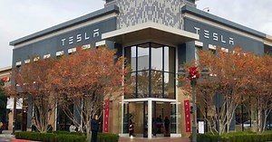 Tesla is launching a new retail offensive with a focus on malls