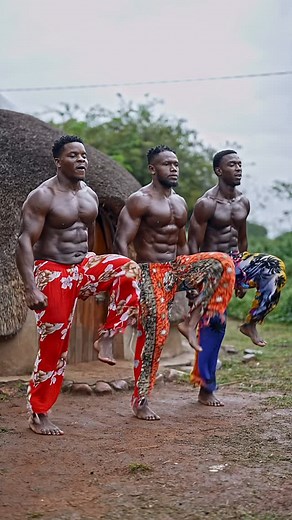 Tychique Ngalassa Fumunzanza on Instagram: " HIIT  Cardio Abs  Workout ⚡️⚡️ ▫️ 4 x 1 min ◾️ 60 sec rest after circuit ⚡️⚡️  @coach.kenny24 X @coach_tinotenda24 #abs #reels #viral #trending #fyp #hiit"