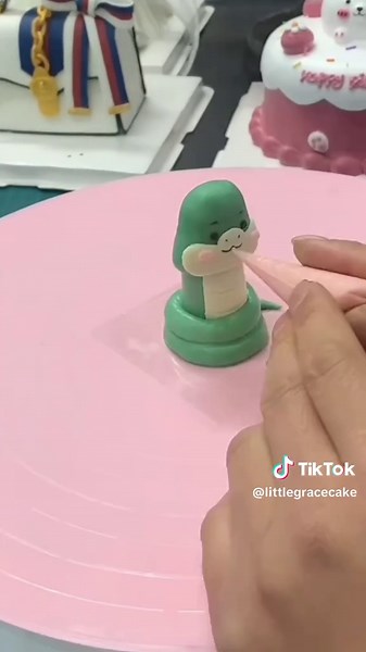 Creative Snake Cake Decorating Ideas