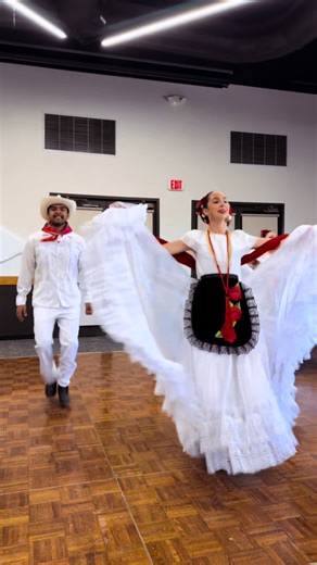 Veracruz, Mexico 🇲🇽 #folklorico #folkloricodancer #folkloricolife #phoenixfolklorico #danzamexicana @Phoenix Zoo