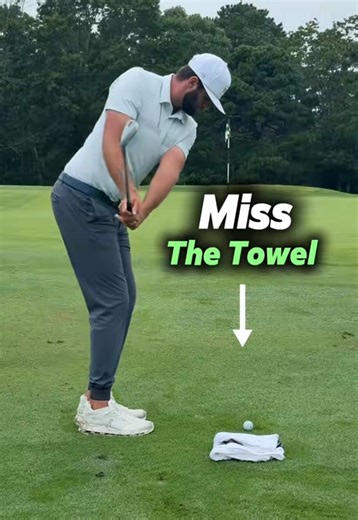 Golf Short Game Drill: Perfect Your Chipping Strike ⛳️⬇️ Struggling with your chipping contact? This simple golf towel drill will teach you how to stop chunking chips and eliminate bladed shots for a more consistent short game. By placing a towel 6 inches behind the ball, you’ll: ✔️ Create the proper angle of attack ✔️ Learn to hit down and through the ball ✔️ Improve strike, spin, and distance control Whether you’re a beginner or a mid-handicapper, this short game drill is one of the fastest wa