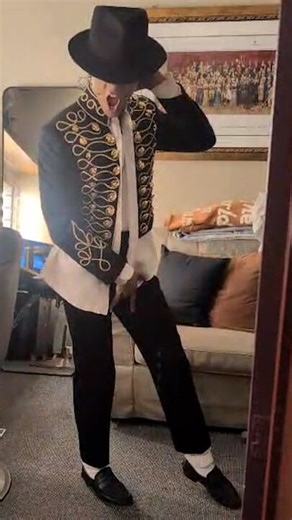 Ilario Grant transforms into Michael Jackson