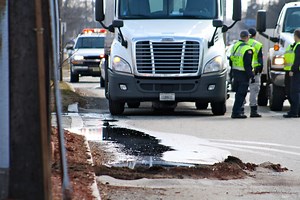 Tractor Trailer Fire Snarls Morning Drive on Rt. 17 in Paramus