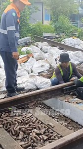 64K views · 401 reactions | Fishplate installation. #railway #railroad #railfans #train #amtrak #fushfishplate | Bayu Santoso | Facebook