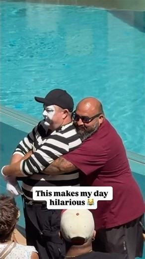 This makes my day hilarious 😹 Tom the mime seaworld #seaworldmime #comedy #funny #tomthemime #fun