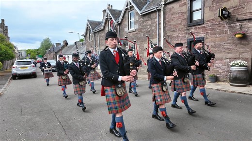 The Chieftain and Games Committee lead the march with Blairgowrie Rattray & District Pipe Band through Blackford as they made their way to the 2025 Blackford Highland Games. This was on Saturday 31st May 2025 and the band, led by Pipe Major AJ MacGregor, were playing Wings and Rowan Tree. #blackfordhighlandgames #marchingband #blairgowrierattraypipeband | Scotland's Pipe Bands