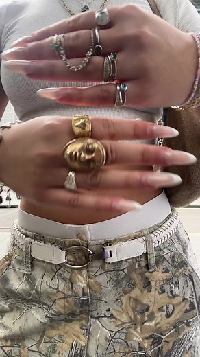 Stylish Women's Streetwear Outfit Inspiration