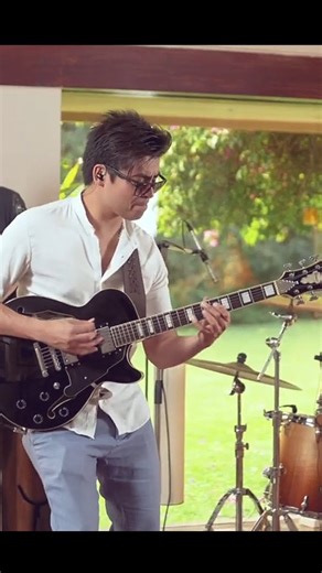 Up Living Night 🎵 #emiliodiaz | Emilio Díaz