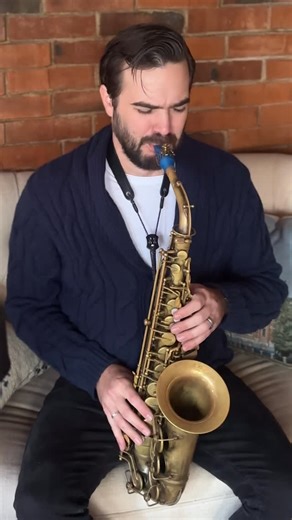 Lorenzo Ferrero - Saxophonist & Composer on Instagram: "Just a few notes 🎷🎶 Check out my YouTube channel if you want to drastically boost your sax playing and improvisation skills (Link in BIO) #saxplayer #saxophone #saxofonista #jazzimprov"