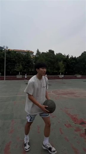 倒地那一刻我一直想以后还能不能再打球.#扣篮#远离伤病