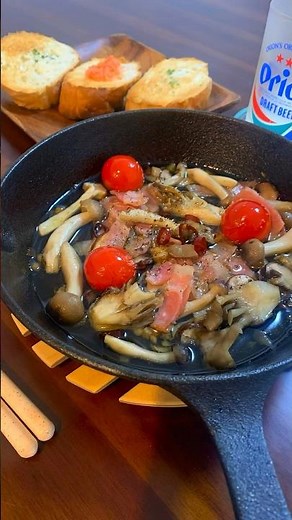 【ベーコンときのこのアヒージョ】簡単なのに美味しい！アヒージョの作り方#同棲ご飯 #手作りご飯 #料理 #記念日ご飯#アヒージョ