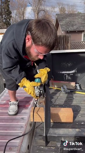 Super Dwarf (@superdwarf_)’s video of Dodge Ram