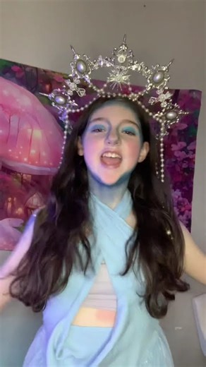 Meet Elizabeth the ice dragon (also dlairias other daughter) @jojofanyasyworld21