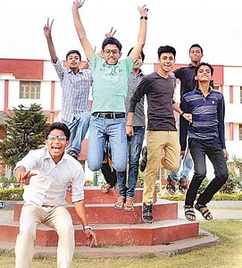 आसमां छूने के लिए तैयार युवा