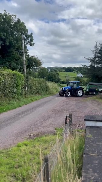 Exploring the New Holland T6050 Tractor Features