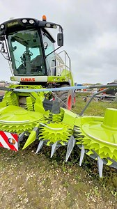 1.7M views · 33K reactions | Have a look at this CLAAS 870 Jaguar as we walk around with Marlon before harvest starts for them tomorrow #farmingvideos #prohorizon #britishfarming | Pro Horizon Farming Content | Facebook