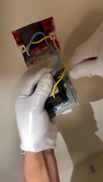 Smart socket installation and linking www.mvava.com 137 3633 8025 #touchswitches #zigbee #smarttouch #smartlife #smartliving #4gang #homeautomation #connectedhome #intelligenthome #automatedhome #homecontrol #tuya #smartswitch #smartswitches #smarthome #smarthomes #tuyasmart #smarthometechnology #smarthometech #smarttechnology #smarttech #smarthomeautomation #wifisolutions #smarthomesystem #smarthomedesign #smarthomeitems #mvava | Mvava Electrical Technology Co.，Ltd