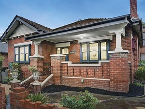 Peter Moon: Comedian lists Richmond home - realestate.com.au