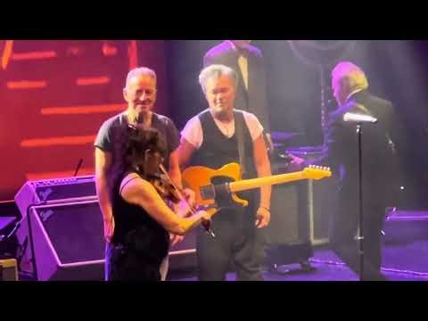 Bruce Springsteen Joins John Mellencamp For Pink Houses At NJ Arts Center 3/10/24