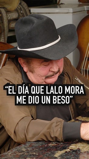 Melo Montoya Podcast on Instagram: "El escenario es una cosa y abajo otra .."