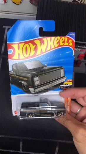 Hot Wheels 83 Chevy Silverado Custom #hotwheels #hotwheelscustoms #chevy #silverado #2fast2furious