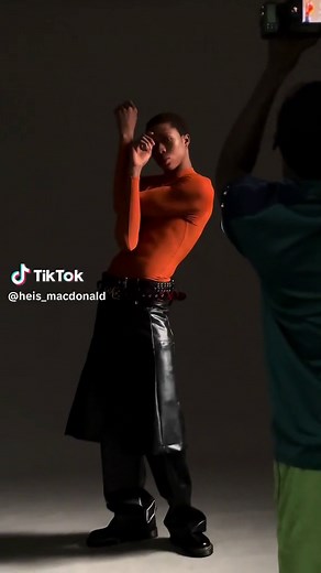 Loading…..📸@Tiimie @Hunchothecreator #hunchothecreator #fyp #goviral #BTS #modelin #explore #model