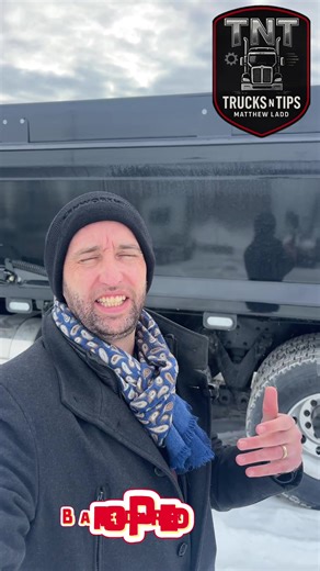 Pourquoi la porte d’un camion à benne ne s’ouvre pas au sol? Sécurité intégrée 👷‍♂️🚛 #CamionÀBenne #SécuritéCamion #trucksntips