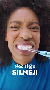 Dokonalá čistota začíná s Oral-B. Používejte zubní kartáčky Oral-B pro 100% čistotu zubů.* *v porovnání s běžným manuálním zubním kartáčkem | Procter and Gamble Magyarorszag