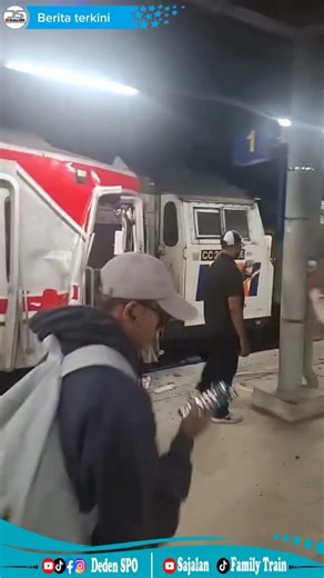 musibah yang tidak di inginkan. KRL di tabrak Argo Bromo anggrek di stasiun Bekasi timur