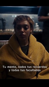 El talentoso elenco de #Háblame te explica cómo funciona el poder de la mano embalsamada.  #Háblame ya en Cinemark con descuentos online: tinyurl.com/Hablame-cnk | Cinemark Bolivia | Facebook