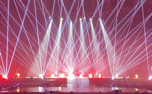 infinite演唱会现场直拍 超震撼的全开麦摇滚版bad！！！