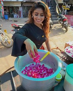 Model Chai Wali Ki Gulab Chai & Masala Maggie In Lucknow | India Eat Mania