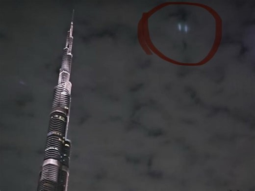 Dubai residents spot “aliens.” No, it was not from Burj Khalifa show