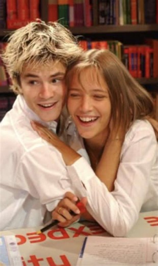 Manuel celosooo 😝#minuel💐💕 #miacolucci #manuelaguirre #reveldeway | mia colucci