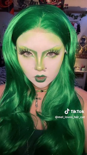 Creative Green Lips Makeup Tutorial